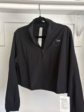 Run Crew Graphic Cinch Hem Jacket